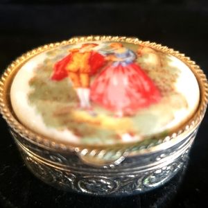 Vintage Porcelain Limoges Fragonard Pill Box.  FF169